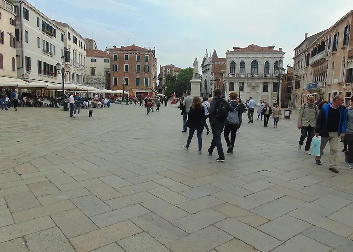 卡萨索沃诺公寓 *